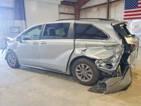 5TDKRKEC9MS067003 2021 TOYOTA SIENNA - Image 2