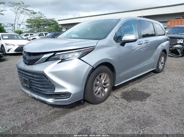 5TDKRKEC9MS069706 2021 TOYOTA SIENNA - Image 2