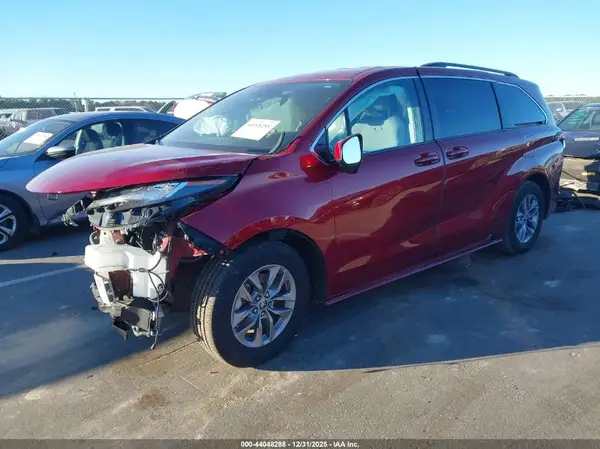 5TDKRKEC9NS079556 2022 TOYOTA SIENNA - Image 2