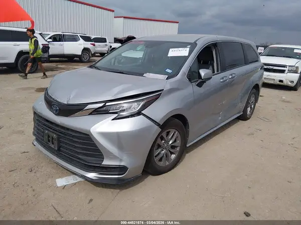 5TDKRKEC9NS104259 2022 TOYOTA SIENNA - Image 2