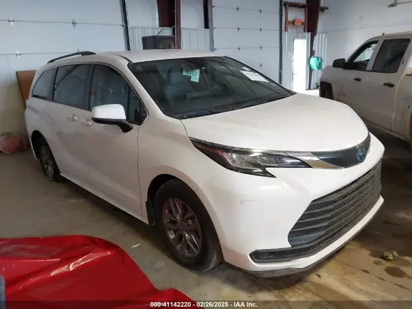 5TDKRKEC9NS110045 2022 TOYOTA SIENNA - Image 1