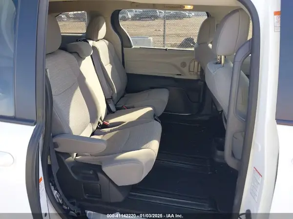 5TDKRKEC9NS110045 2022 TOYOTA SIENNA - Image 8