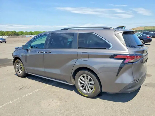 5TDKRKEC9NS110756 2022 TOYOTA SIENNA - Image 2