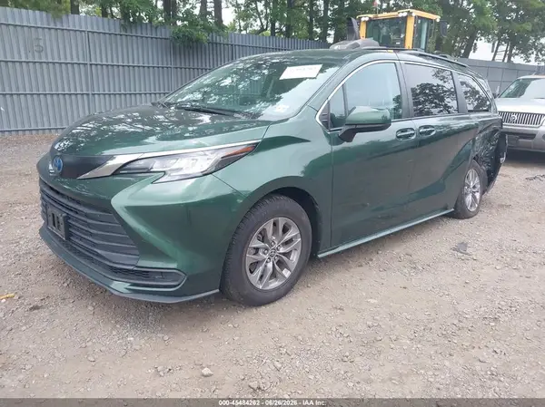 5TDKRKEC9NS112961 2022 TOYOTA SIENNA - Image 2