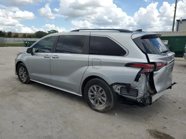5TDKRKEC9NS114712 2022 TOYOTA SIENNA - Image 2