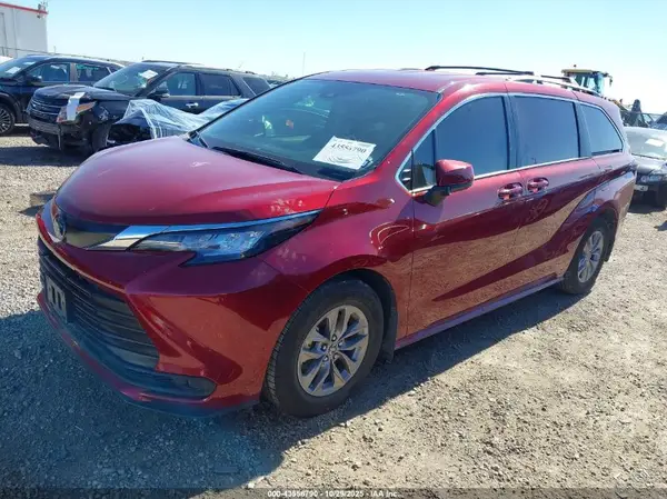 5TDKRKEC9NS115603 2022 TOYOTA SIENNA - Image 2