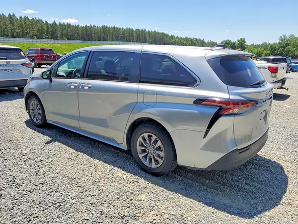 5TDKRKEC9NS115746 2022 TOYOTA SIENNA - Image 2