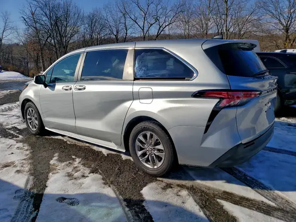5TDKRKEC9NS116654 2022 TOYOTA SIENNA - Image 2