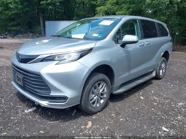5TDKRKEC9NS118226 2022 TOYOTA SIENNA - Image 2