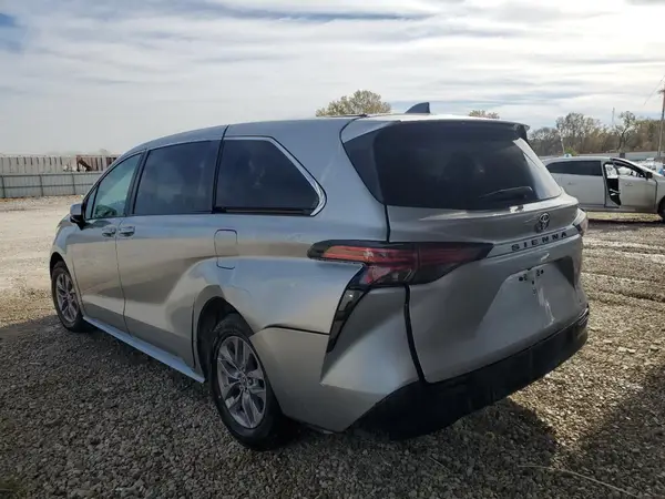 5TDKRKEC9NS121868 2022 TOYOTA SIENNA - Image 2