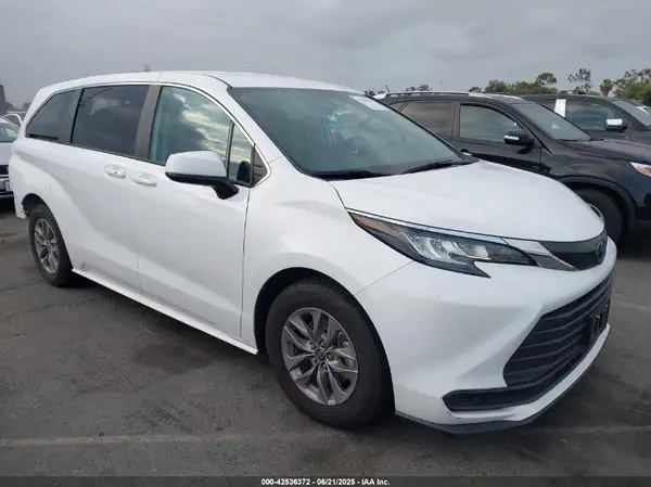 5TDKRKEC9NS122406 2022 TOYOTA SIENNA - Image 1