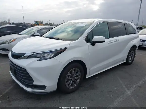 5TDKRKEC9NS122406 2022 TOYOTA SIENNA - Image 2