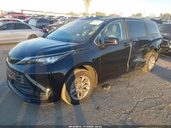 5TDKRKEC9NS123281 2022 TOYOTA SIENNA - Image 2