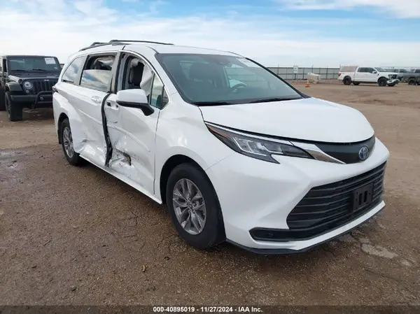 5TDKRKEC9NS130036 2022 TOYOTA SIENNA - Image 1