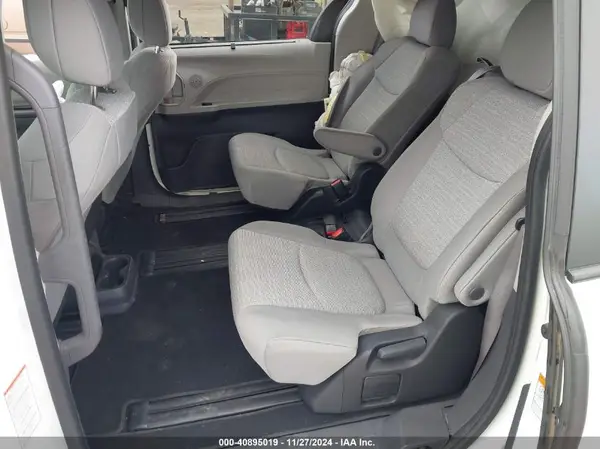 5TDKRKEC9NS130036 2022 TOYOTA SIENNA - Image 8