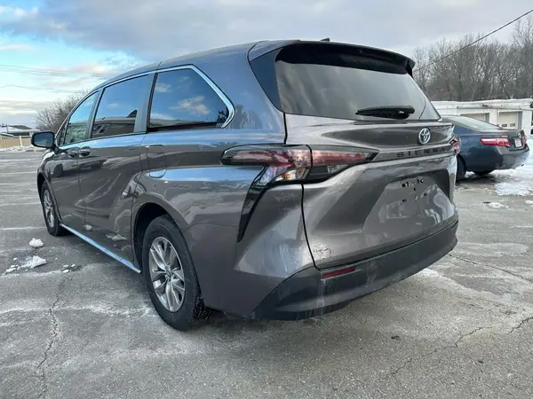 5TDKRKEC9PS151326 2023 TOYOTA SIENNA - Image 2