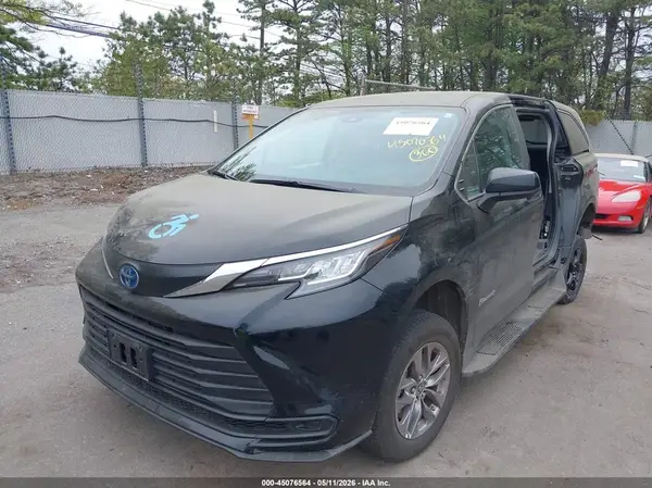 5TDKRKEC9PS151990 2023 TOYOTA SIENNA - Image 2