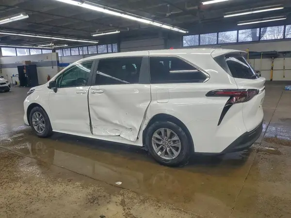 5TDKRKEC9PS157563 2023 TOYOTA SIENNA - Image 2