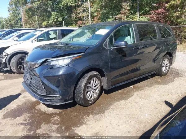 5TDKRKEC9PS165016 2023 TOYOTA SIENNA - Image 2