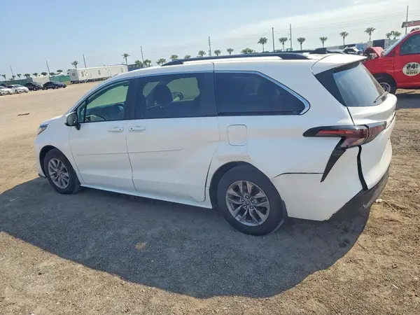 5TDKRKEC9PS171463 2023 TOYOTA SIENNA - Image 2