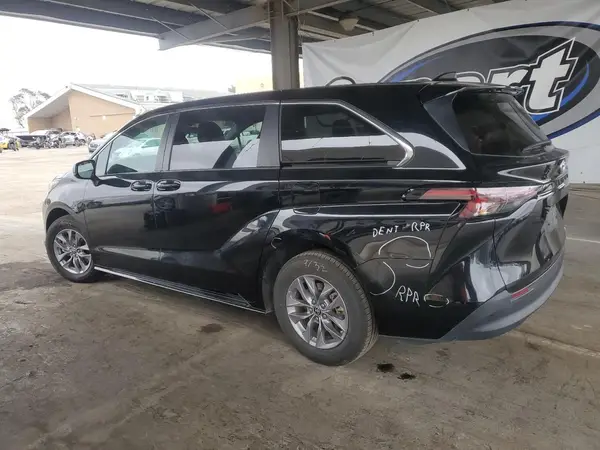 5TDKRKEC9RS180957 2024 TOYOTA SIENNA - Image 2
