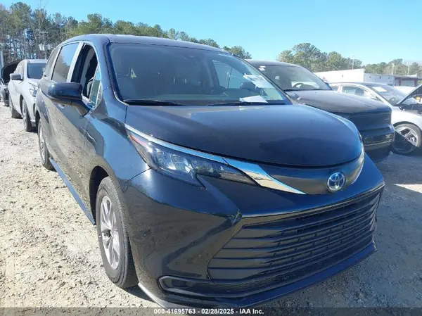 5TDKRKEC9RS185060 2024 TOYOTA SIENNA - Image 1