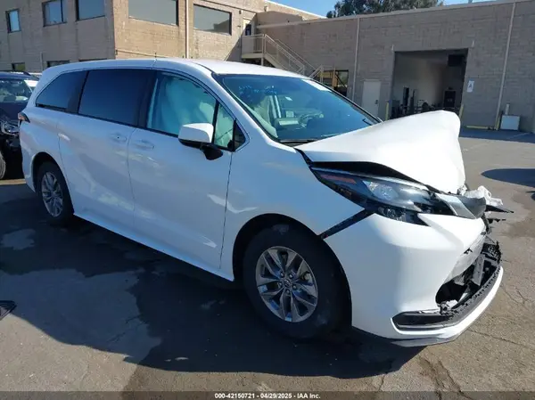 5TDKRKEC9RS214976 2024 TOYOTA SIENNA - Image 1