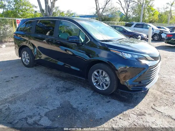 5TDKRKEC9SS226776 2025 TOYOTA SIENNA - Image 1