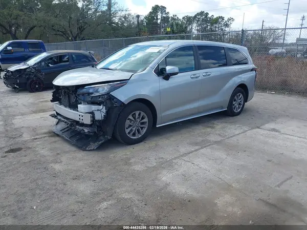 5TDKRKEC9SS227300 2025 TOYOTA SIENNA - Image 2