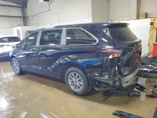 5TDKRKEC9SS228396 2025 TOYOTA SIENNA - Image 2