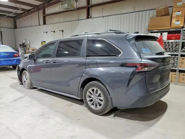 5TDKRKEC9SS259132 2025 TOYOTA SIENNA - Image 2