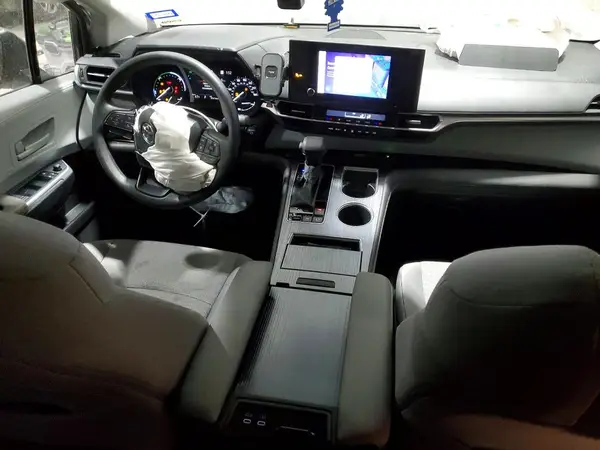 5TDKRKEC9SS259132 2025 TOYOTA SIENNA - Image 8