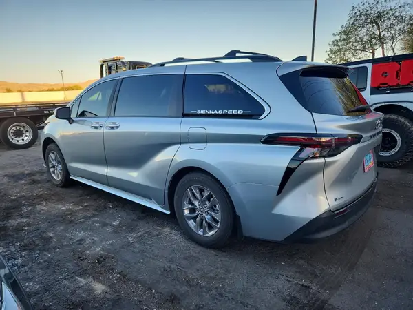 5TDKRKEC9SS270129 2025 TOYOTA SIENNA - Image 2