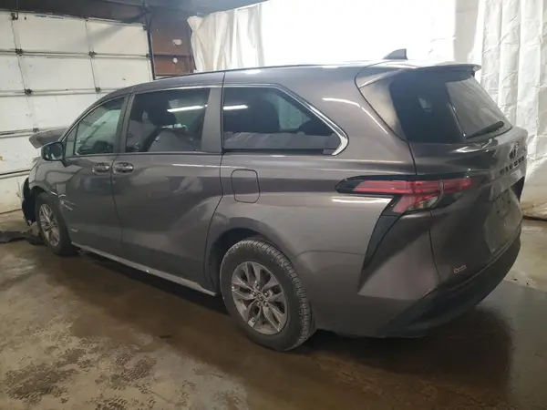 5TDKRKECXMS003794 2021 TOYOTA SIENNA - Image 2