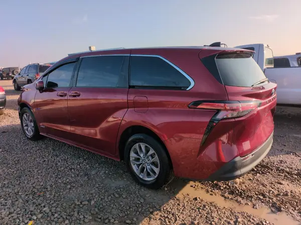 5TDKRKECXMS005383 2021 TOYOTA SIENNA - Image 2