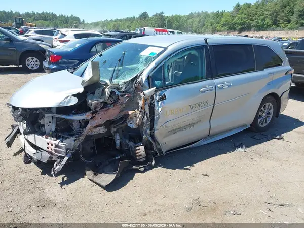 5TDKRKECXMS012351 2021 TOYOTA SIENNA - Image 2