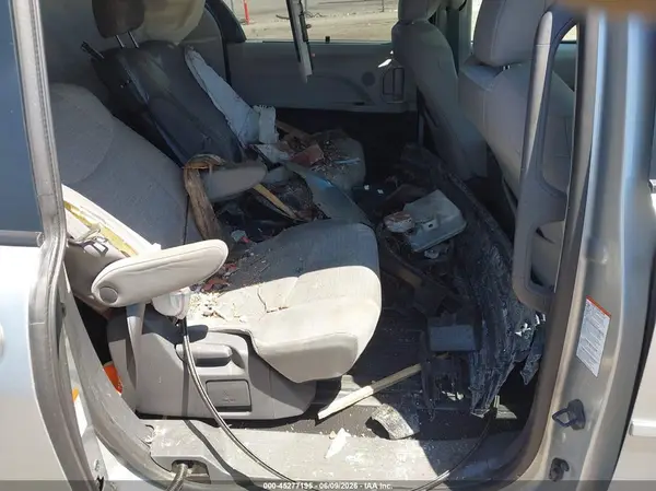 5TDKRKECXMS012351 2021 TOYOTA SIENNA - Image 8