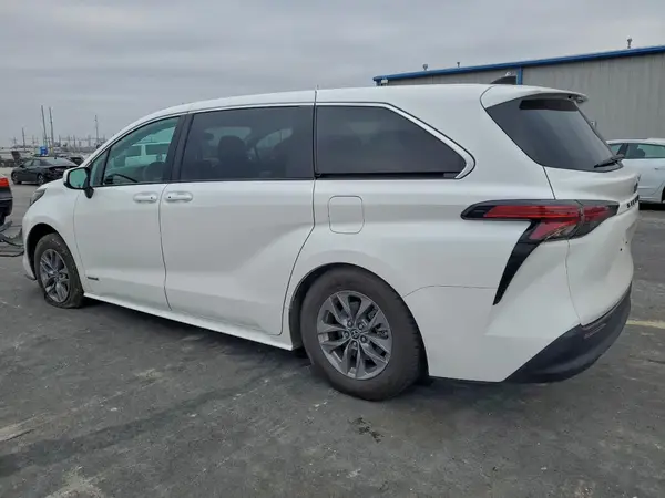 5TDKRKECXMS016495 2021 TOYOTA SIENNA - Image 2