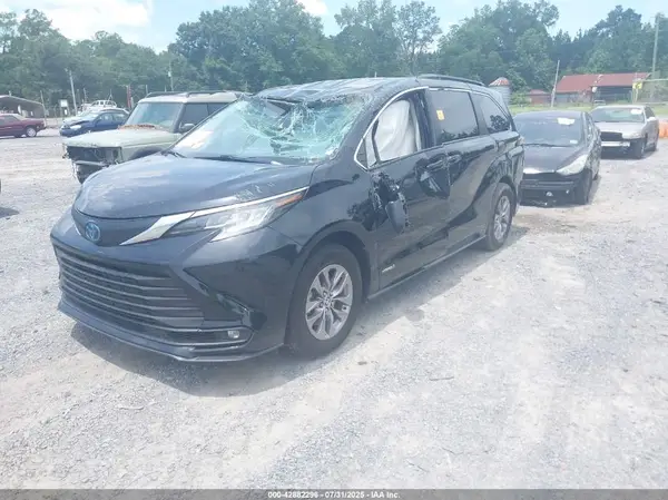 5TDKRKECXMS024161 2021 TOYOTA SIENNA - Image 2