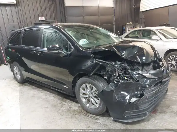 5TDKRKECXMS027593 2021 TOYOTA SIENNA - Image 1