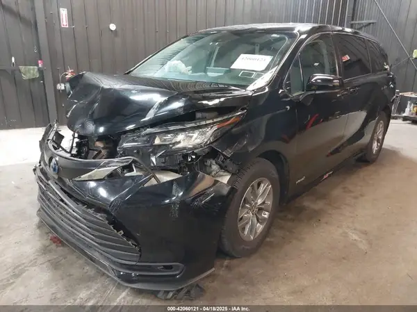 5TDKRKECXMS027593 2021 TOYOTA SIENNA - Image 2