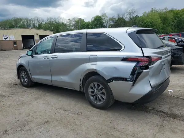5TDKRKECXMS029554 2021 TOYOTA SIENNA - Image 2