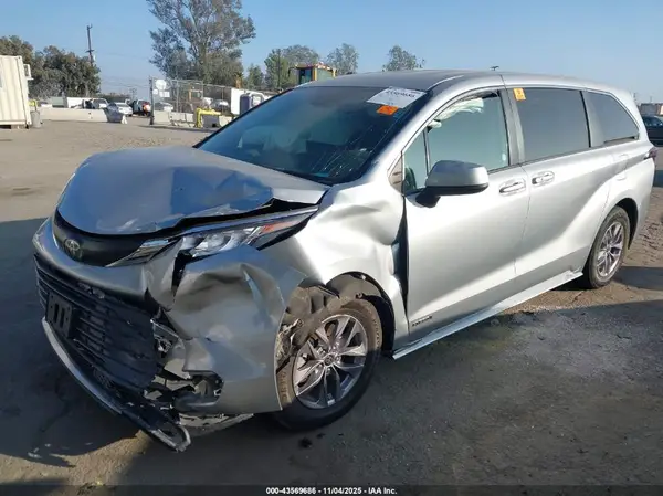 5TDKRKECXMS042563 2021 TOYOTA SIENNA - Image 2