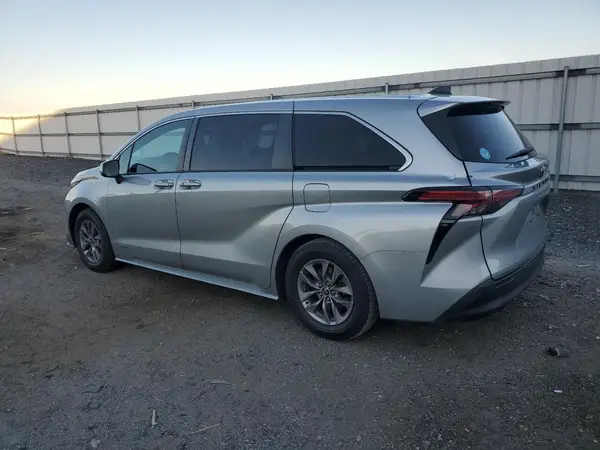 5TDKRKECXMS044328 2021 TOYOTA SIENNA - Image 2