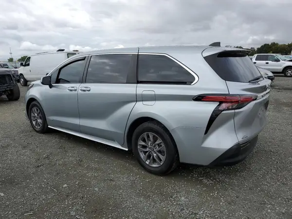 5TDKRKECXMS047200 2021 TOYOTA SIENNA - Image 2