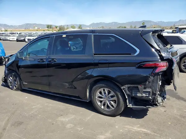 5TDKRKECXMS048105 2021 TOYOTA SIENNA - Image 2