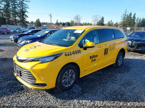 5TDKRKECXMS049139 2021 TOYOTA SIENNA - Image 2
