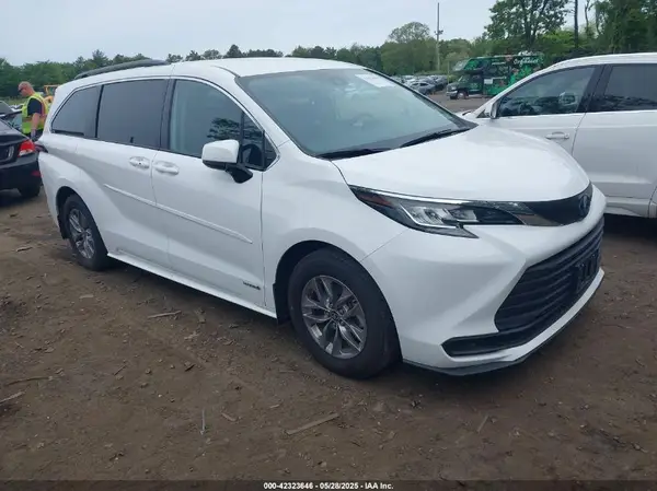 5TDKRKECXMS059444 2021 TOYOTA SIENNA - Image 1