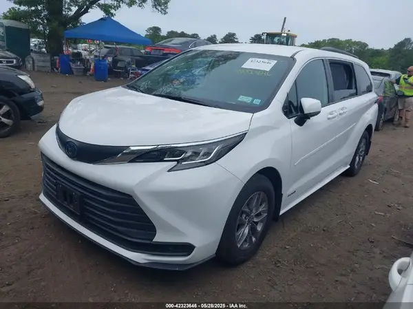 5TDKRKECXMS059444 2021 TOYOTA SIENNA - Image 2