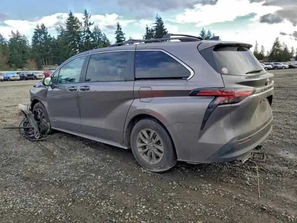 5TDKRKECXMS068855 2021 TOYOTA SIENNA - Image 2